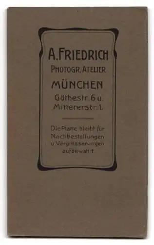 Fotografie A. Friedrich, München, Goethestr. 6, Porträt eines Soldaten in Uniform