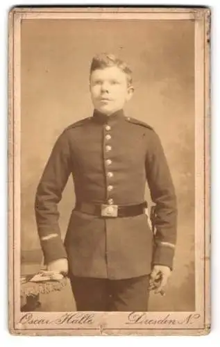 Fotografie Oscar Halle, Dresden, Königstrasse 49, Junger Soldat in Uniform