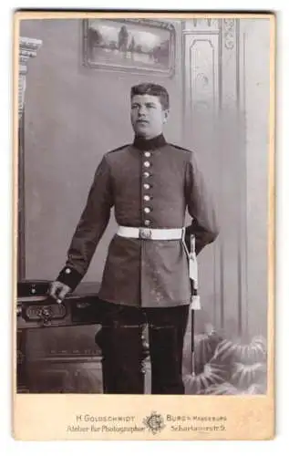 Fotografie H. Goldschmidt, Burg b. M., Schartauerstr. 9, Soldat in Uniform