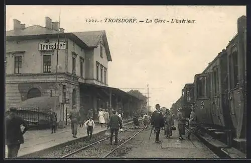 AK Troisdorf, La Gare, L`intérieur