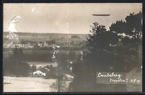 Foto-AK Landsberg /Lech, Panorama mit Zeppelin-Luftschiff