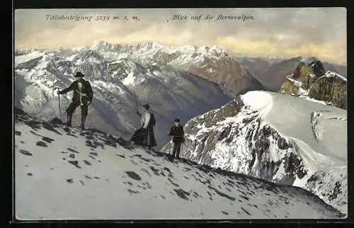 AK Bergsteiger bei der Titlisbesteigung, Blick auf die Berneralpen