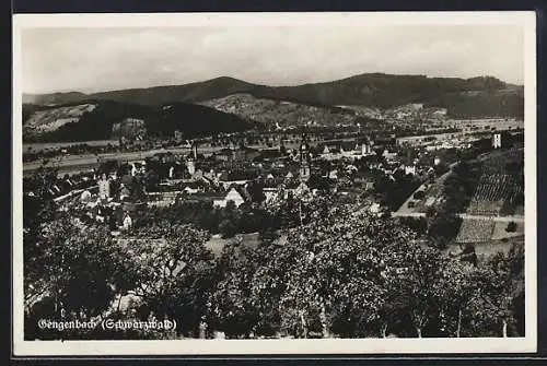 AK Gengenbach /Schwarzwald, Gesamtansicht mit Bergpanorama