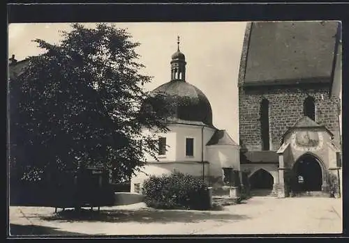 AK Laufen /Obb., Teilansicht der Stiftskirche und Kapelle