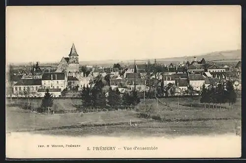 AK Prémery, Vue d`ensemble du village avec église et maisons