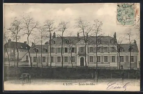 AK Luzy, École des filles