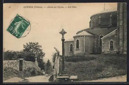 AK Lormes, abside de l`église et croix en pierre