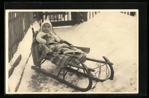 Foto-AK Baby im Schlitten