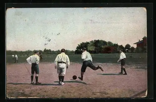 AK Jungen beim Fussballspiel