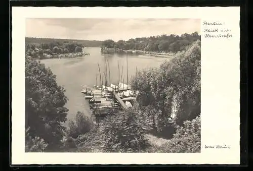 Foto-AK Max Baur: Berlin, Blick von der Heerstrasse, Bootshafen mit Gewässer