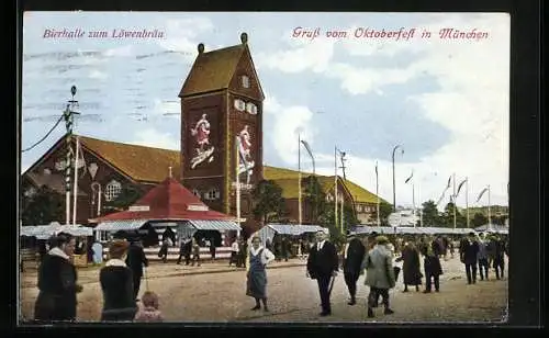 AK München, Oktoberfest, Bierhalle zum Löwenbräu, Besucher auf dem Oktoberfestgelände