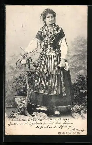 AK Arcos de Val-de-Vez, Costumes, Portugiesin in Tracht