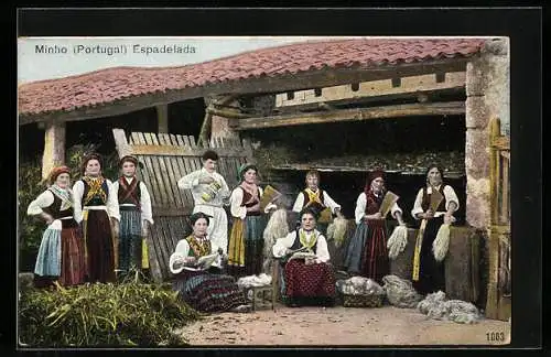 AK Espadelada, Gruppenbild Portugiesinnen in Volkstracht