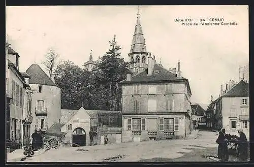 AK Semur, Place de l`Ancienne-Comédie avec église en arrière-plan et bâtiments historiques