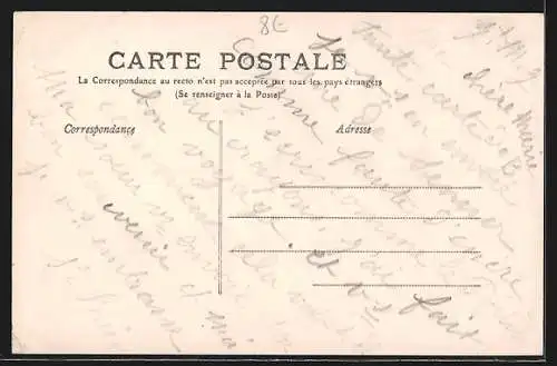 AK Semur, Place de l`Ancienne-Comédie avec église en arrière-plan et bâtiments historiques