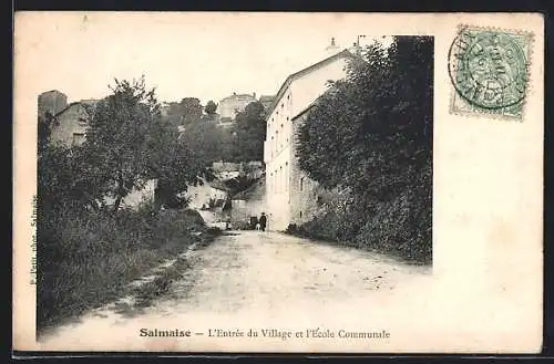 AK Salmaise, L`Entrée du Village et l`École Communale