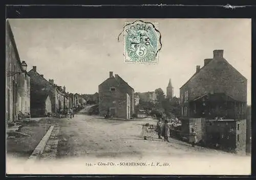 AK Sombernon, vue de la rue principale avec habitants et maisons