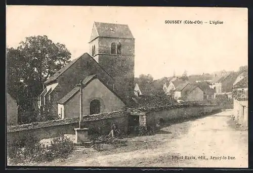 AK Soussey, l`église de la ville avec rue adjacente et maisons environnantes