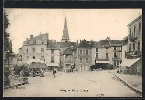 AK Nolay, Place Carnot avec charrettes et bâtiments historiques