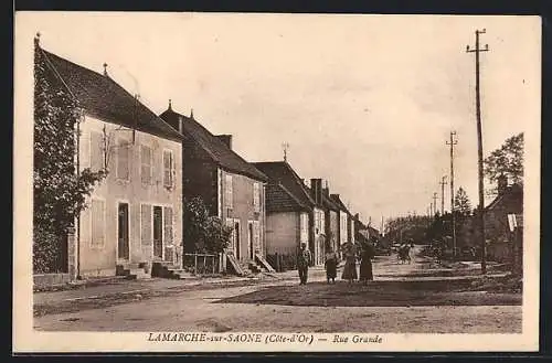 AK Lamarche-sur-Saône, Rue Grande avec des piétons et des bâtiments résidentiels