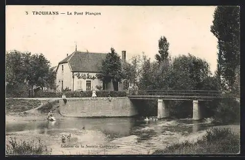 AK Trouhans, Le Pont Plancon et maison au bord de la rivière