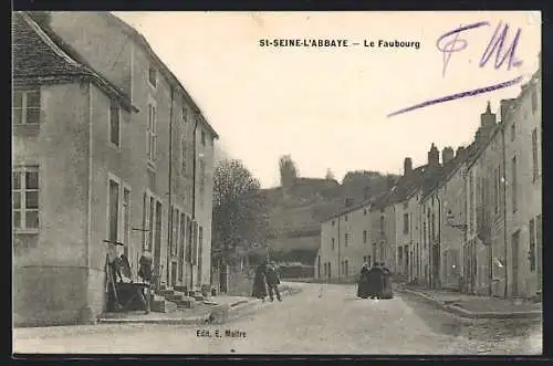 AK Saint-Seine-l`Abbaye, Le Faubourg avec des habitants sur la route