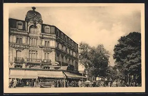 AK Dijon, Terminus-Hôtel et Grande Taverne face à la gare avec voitures et passants