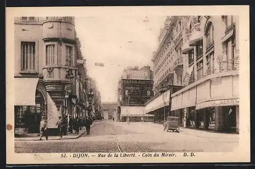 AK Dijon, Rue de la Liberté, Coin du Miroir avec tramways et commerces