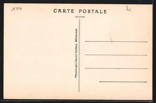 AK Dijon, Rue de la Liberté, Coin du Miroir avec tramways et commerces