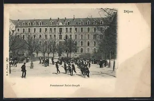 AK Dijon, Pensionnat Saint-Joseph avec des élèves dans la cour