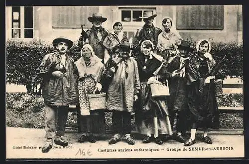 AK Semur-en-Aussois, Costumes anciens authentiques, Groupe de Semur-en-Auxois