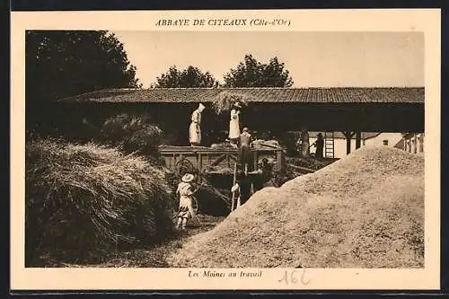 AK Abbaye de Cîteaux, Côte-d`Or, les moines au travail dans la grange