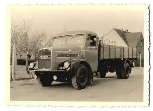 28 Fotografien Lastwagen MAN, LKW der Westfalenhütte Dortmund, LKW wird beladen, LKW Fuhrpark uvm.