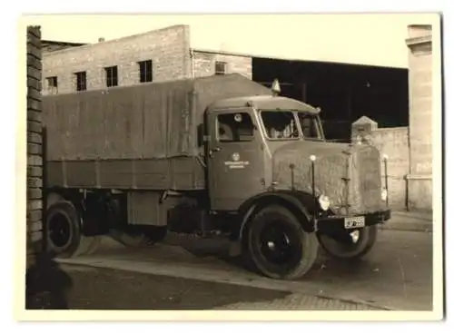 28 Fotografien Lastwagen MAN, LKW der Westfalenhütte Dortmund, LKW wird beladen, LKW Fuhrpark uvm.