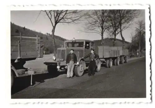 28 Fotografien Lastwagen MAN, LKW der Westfalenhütte Dortmund, LKW wird beladen, LKW Fuhrpark uvm.