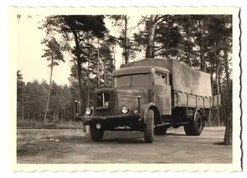 28 Fotografien Lastwagen MAN, LKW der Westfalenhütte Dortmund, LKW wird beladen, LKW Fuhrpark uvm.