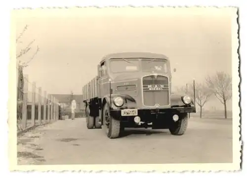 28 Fotografien Lastwagen MAN, LKW der Westfalenhütte Dortmund, LKW wird beladen, LKW Fuhrpark uvm.