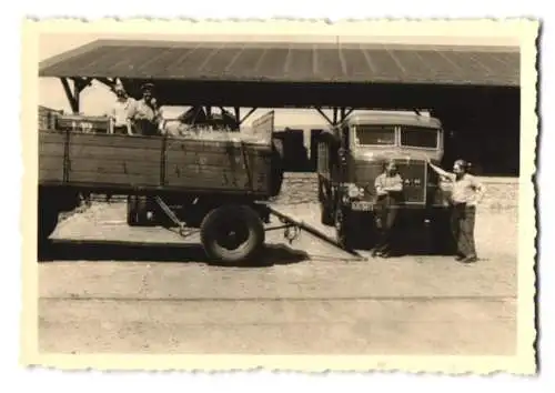 28 Fotografien Lastwagen MAN, LKW der Westfalenhütte Dortmund, LKW wird beladen, LKW Fuhrpark uvm.