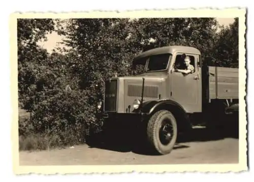 28 Fotografien Lastwagen MAN, LKW der Westfalenhütte Dortmund, LKW wird beladen, LKW Fuhrpark uvm.