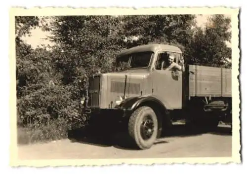 28 Fotografien Lastwagen MAN, LKW der Westfalenhütte Dortmund, LKW wird beladen, LKW Fuhrpark uvm.