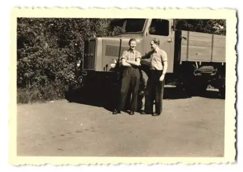 28 Fotografien Lastwagen MAN, LKW der Westfalenhütte Dortmund, LKW wird beladen, LKW Fuhrpark uvm.