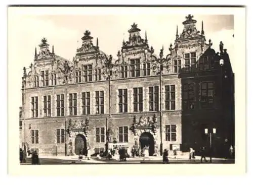 12 Fotografien Julius Simonsen, Oldenburg, Ansicht Danzig - Gdansk, Zeughaus, Hafen, Marienkirche, Artushof u.a.