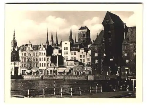 12 Fotografien Julius Simonsen, Oldenburg, Ansicht Danzig - Gdansk, Zeughaus, Hafen, Marienkirche, Artushof u.a.