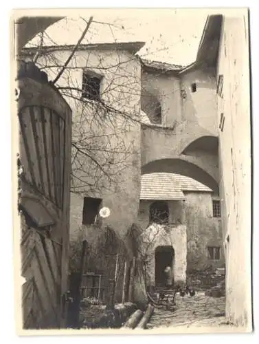 4 Fotografien unbekannter Fotograf, Ansicht Weissenkirchen / Wachau, Strassenansichten und Hinterhof