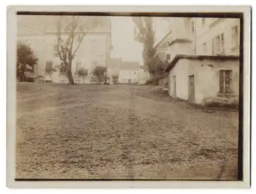 5 Fotografien unbekannter Fotograf, Ansicht Wiesen / Böhmen, Ortsansichten mit Schloss, Schlosshof u.a.