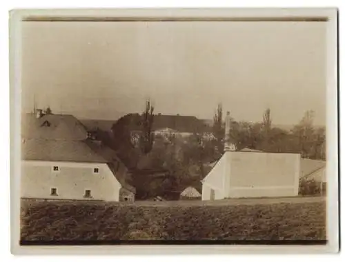 5 Fotografien unbekannter Fotograf, Ansicht Wiesen / Böhmen, Ortsansichten mit Schloss, Schlosshof u.a.