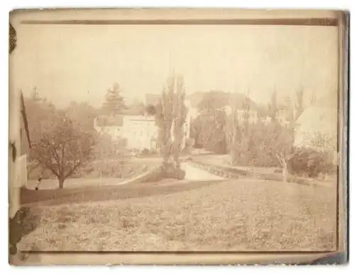 5 Fotografien unbekannter Fotograf, Ansicht Wiesen / Böhmen, Ortsansichten mit Schloss, Schlosshof u.a.