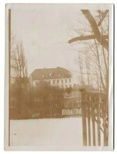 5 Fotografien unbekannter Fotograf, Ansicht Wiesen / Böhmen, Ortsansichten mit Schloss, Schlosshof u.a.