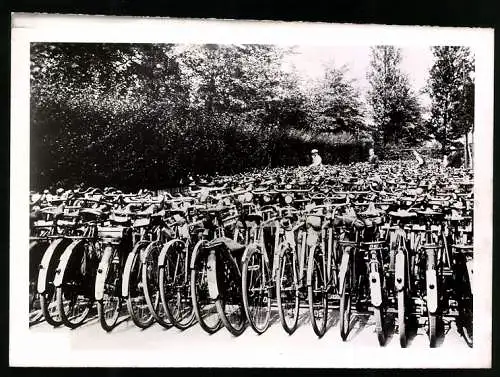 Fotografie Atlantic, Ansicht Turin - Torino, Fahrrad - Massen am Stadtpark abgestellt, Velo Bike, Bicycle 1941