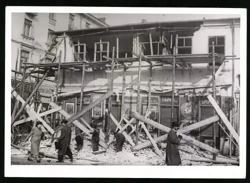 Fotografie Schostal, Ansicht Bukarest, Wiederaufbau nach dem Erdbeben-Unglück von 1940 beginnt